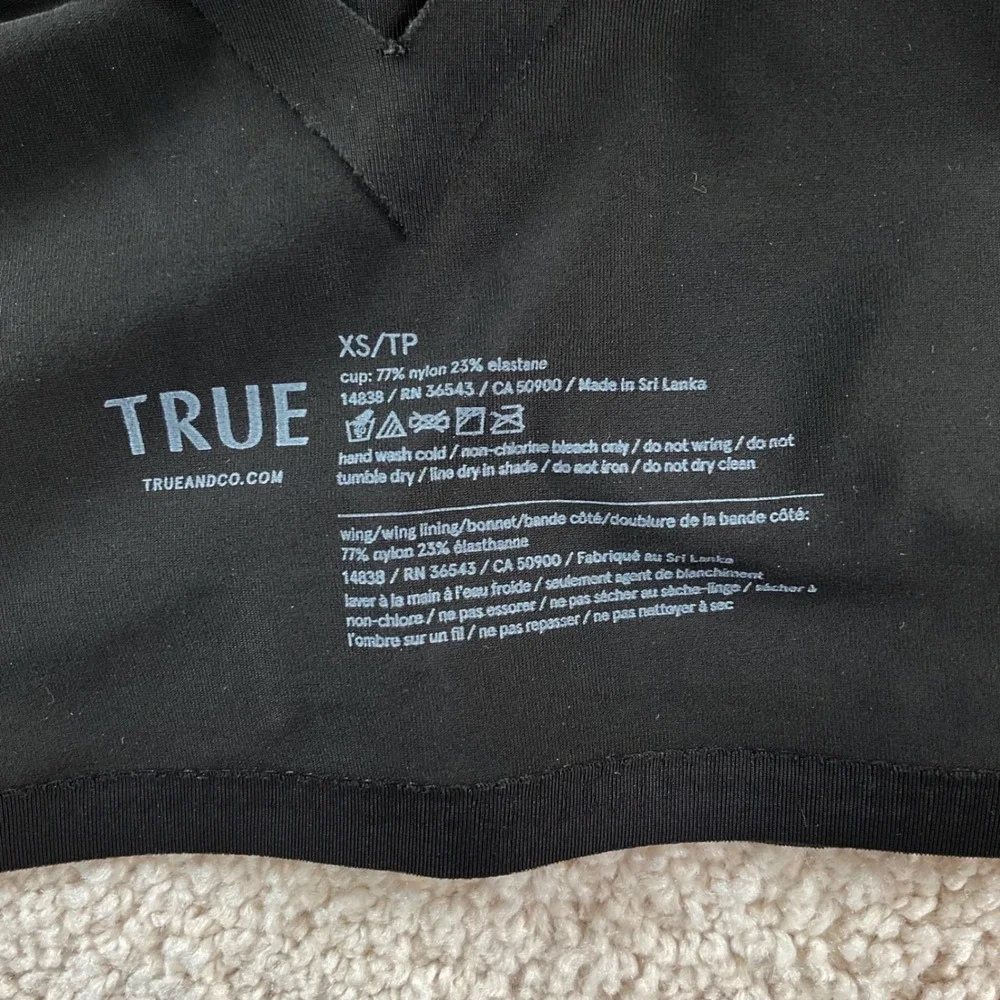 True & Co True Body Lift V-Neck‎ Bra Black Seamless Wirefree 14838-001 XS NEW